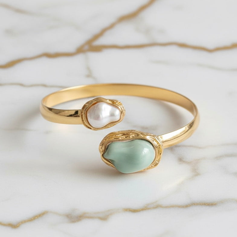 Armreif in Gold mit grünen Perlen CrystalScents