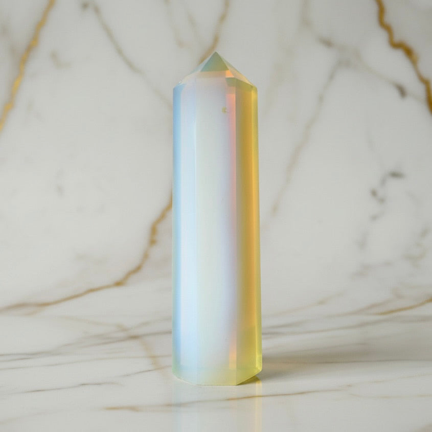 Opalit Obelisk – Schimmernde Faszination JETZT sichern CrystalScents