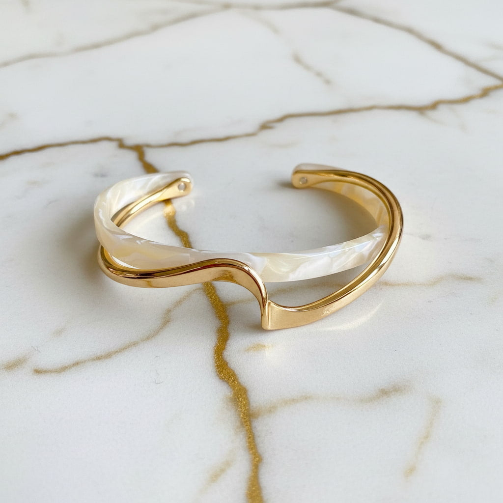 Armband - Wellenform mit Kunstperle in Weiß & Gold CrystalScents