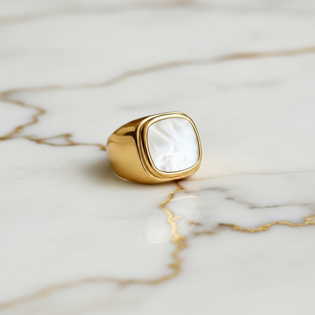Ring mit Muschel-Detail – stilvolles Highlight für besondere Momente CrystalScents
