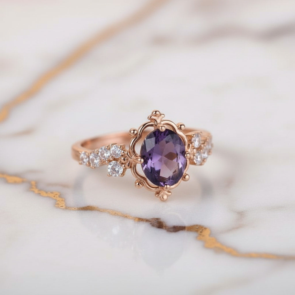 Ring Gold – Stilvolles Accessoire mit lila Akzent CrystalScents