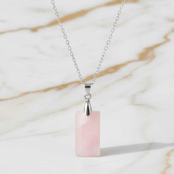 Rosenquarz Halskette - Geschliffener Anhänger CrystalScents