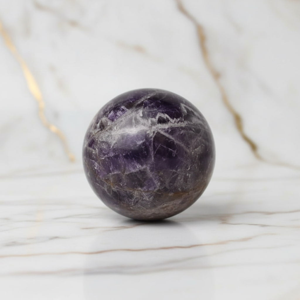 Amethyst Kugel – Ruhe, Harmonie & Inspiration CrystalScents
