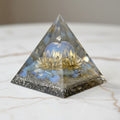 Opalit Orgonit Pyramide - Schimmernder Lotus CrystalScents