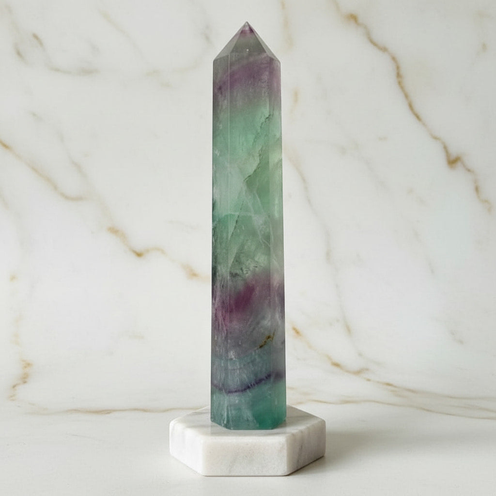 Fluorit Obelisk – Freiheit & Schönheit JETZT sichern CrystalScents
