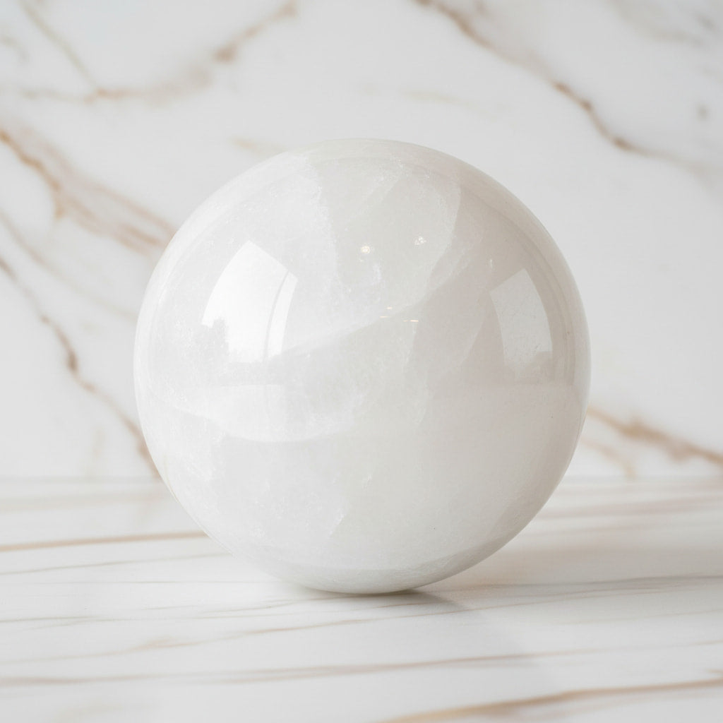 Bergkristall Kugel – Kraftvolles Naturjuwel
