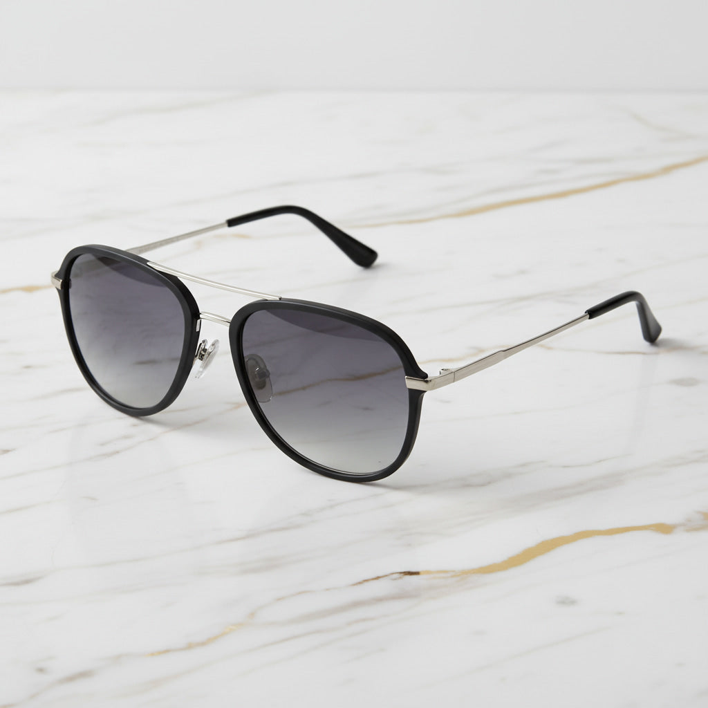 Sonnenbrille – Auffällig Schwarz mit Steg CrystalScents