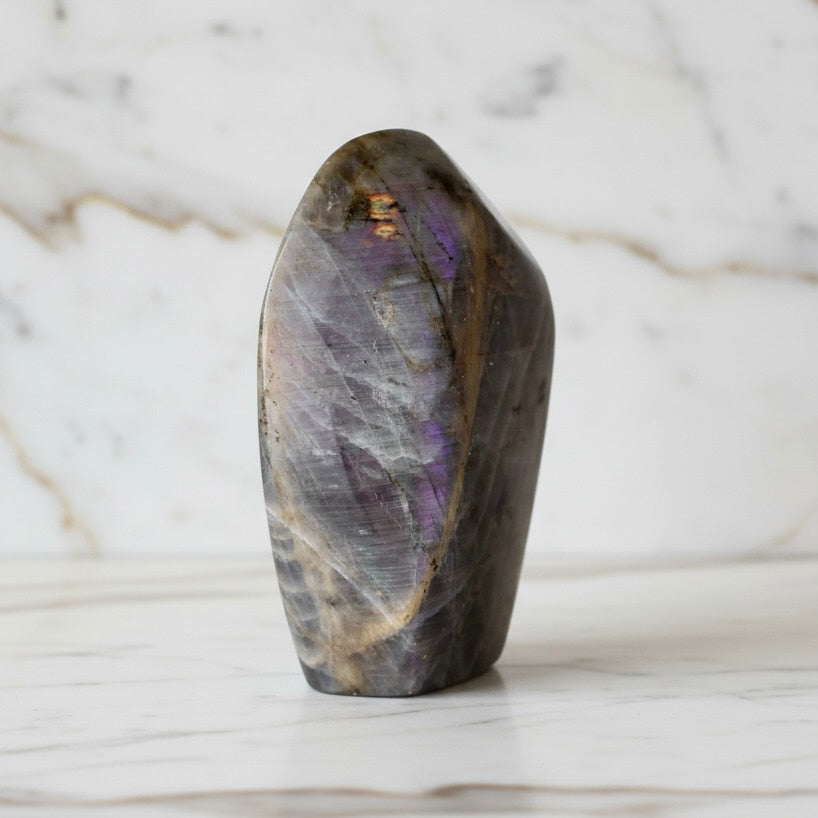 Labradorit Sunset Freiform – Glänzendes Unikat mit Tiefe CrystalScents