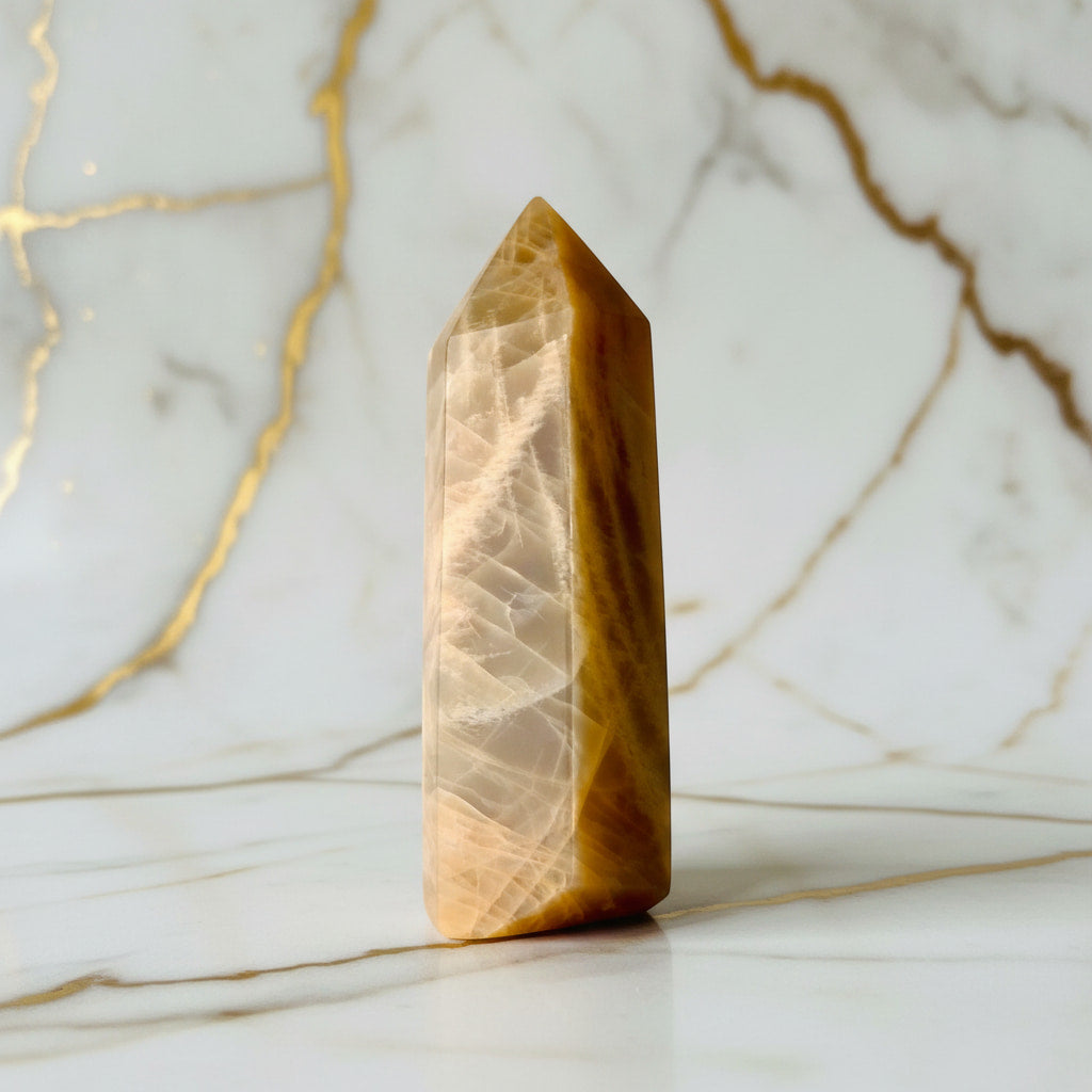 Mondstein Obelisk Orange – Energie JETZT sichern CrystalScents