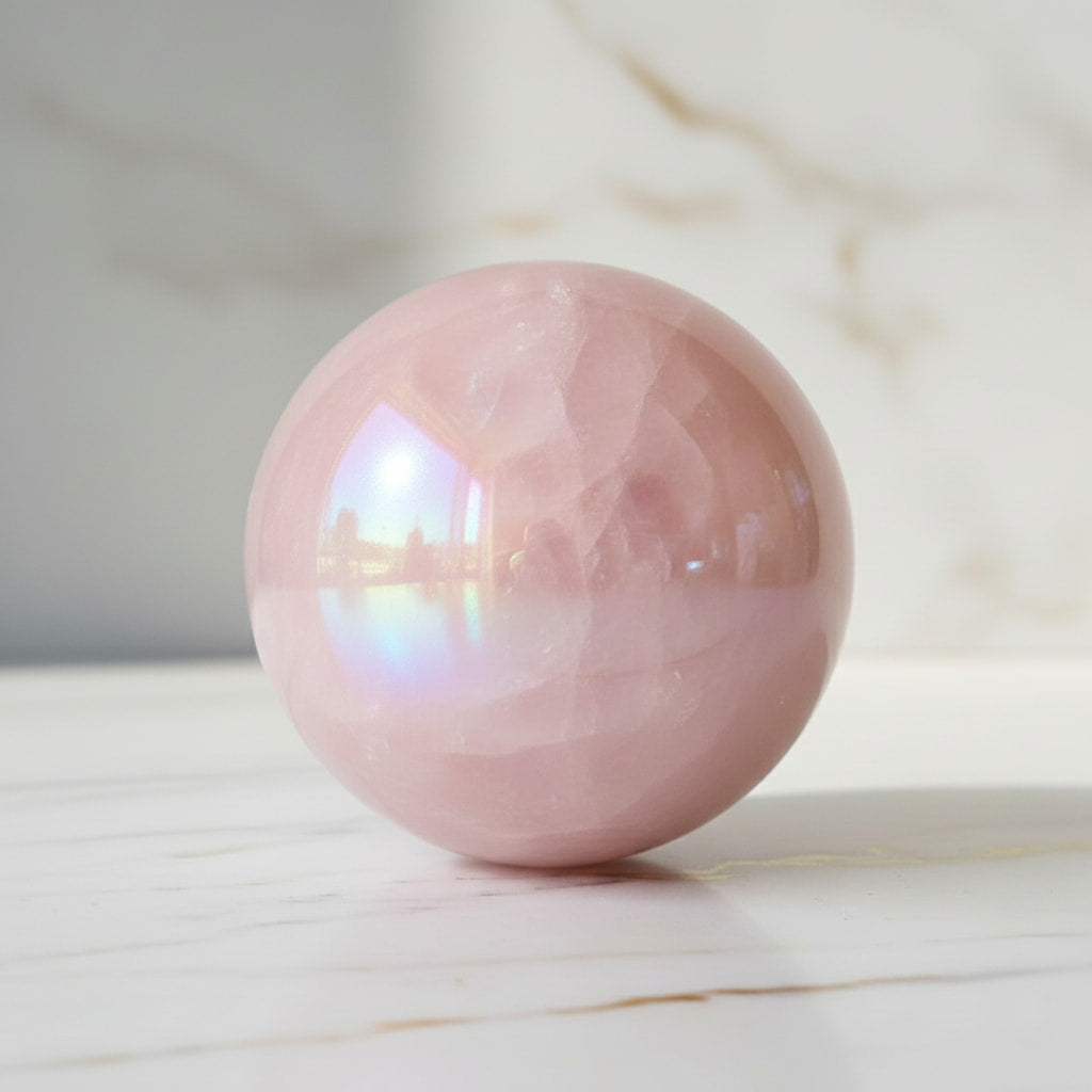 Aura Rosenquarz Kugel - Geborgenheit & Ausgeglichenheit