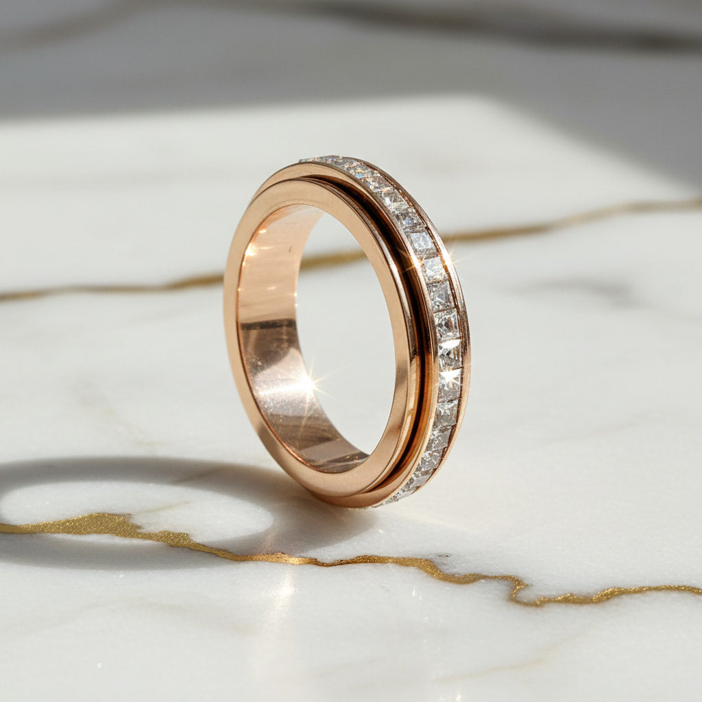 Ring mit drehbarem Design – stilvolles Highlight für funkelnde Eleganz CrystalScents