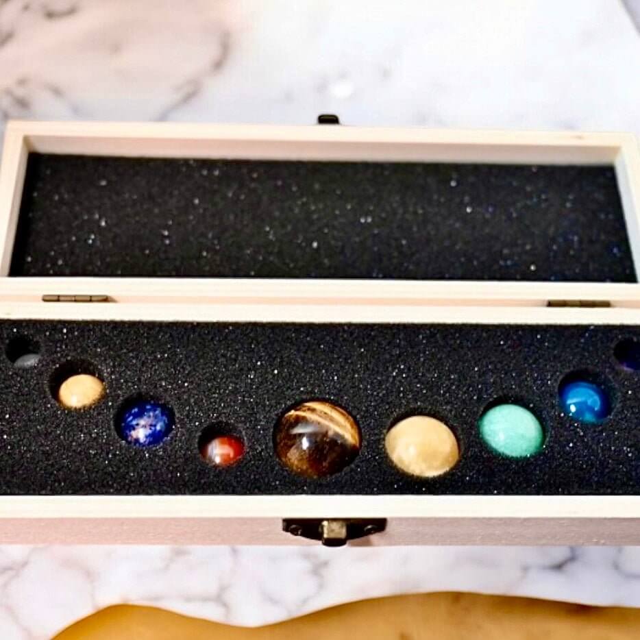 „Die neun Planeten“ Edelstein-Set in Schatulle - Für Kristall-Entdecker