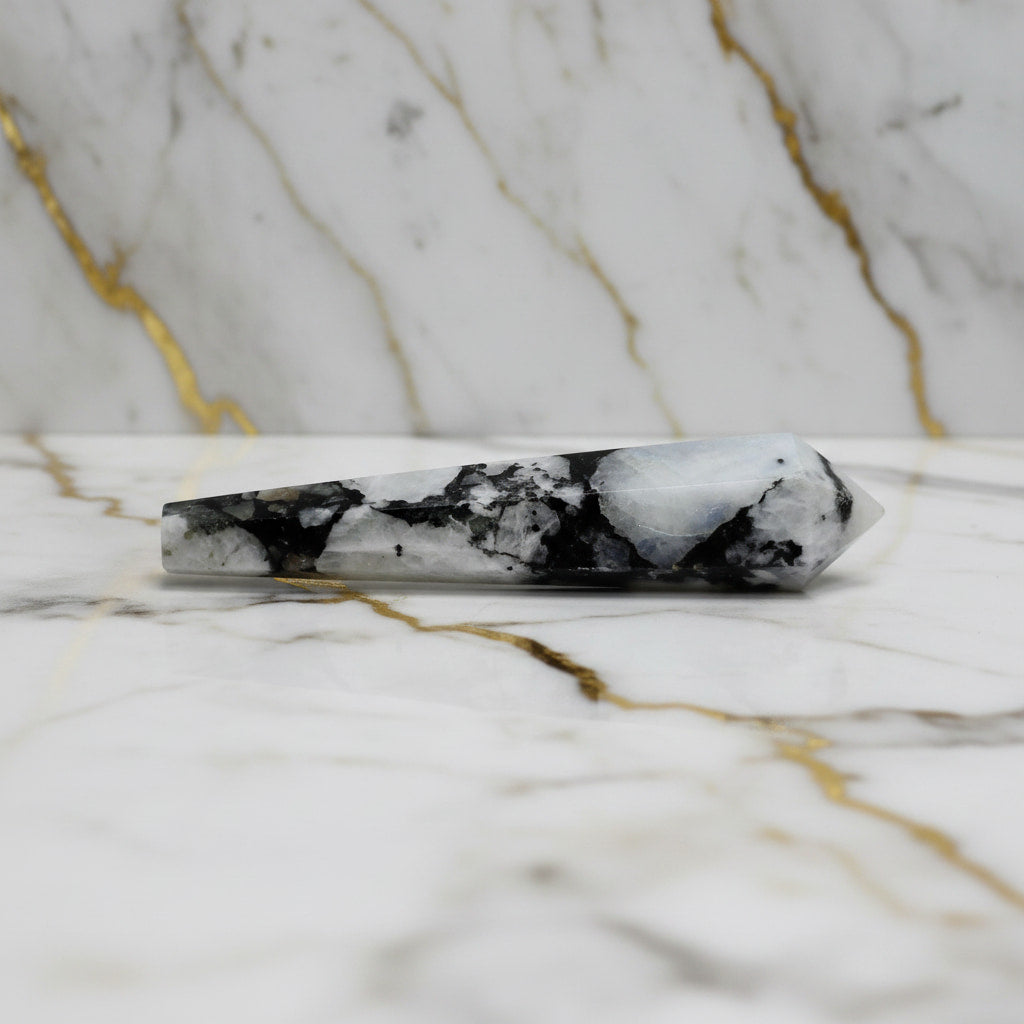 Mondstein Zepter – Funkelnde Lichtspiele JETZT sichern CrystalScents