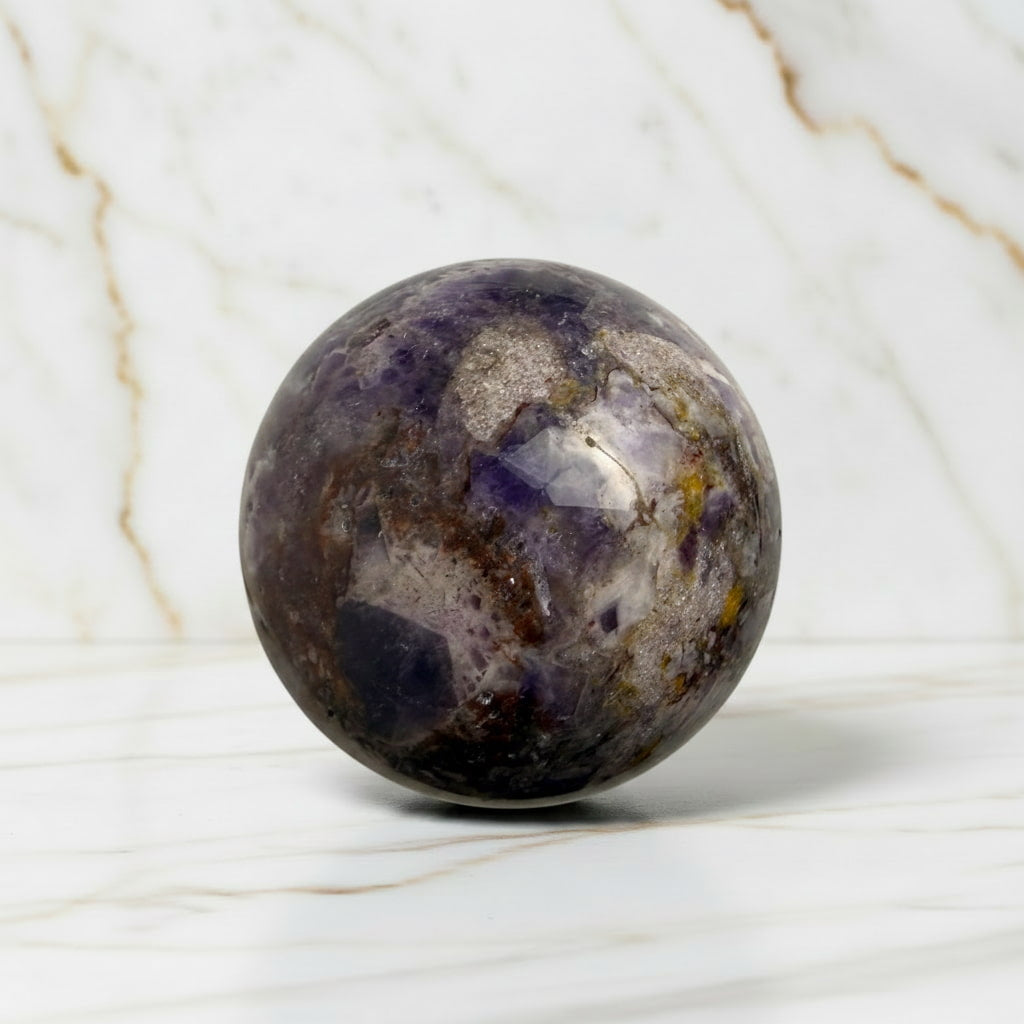 Amethyst Kugel – Ruhe & Inspiration CrystalScents
