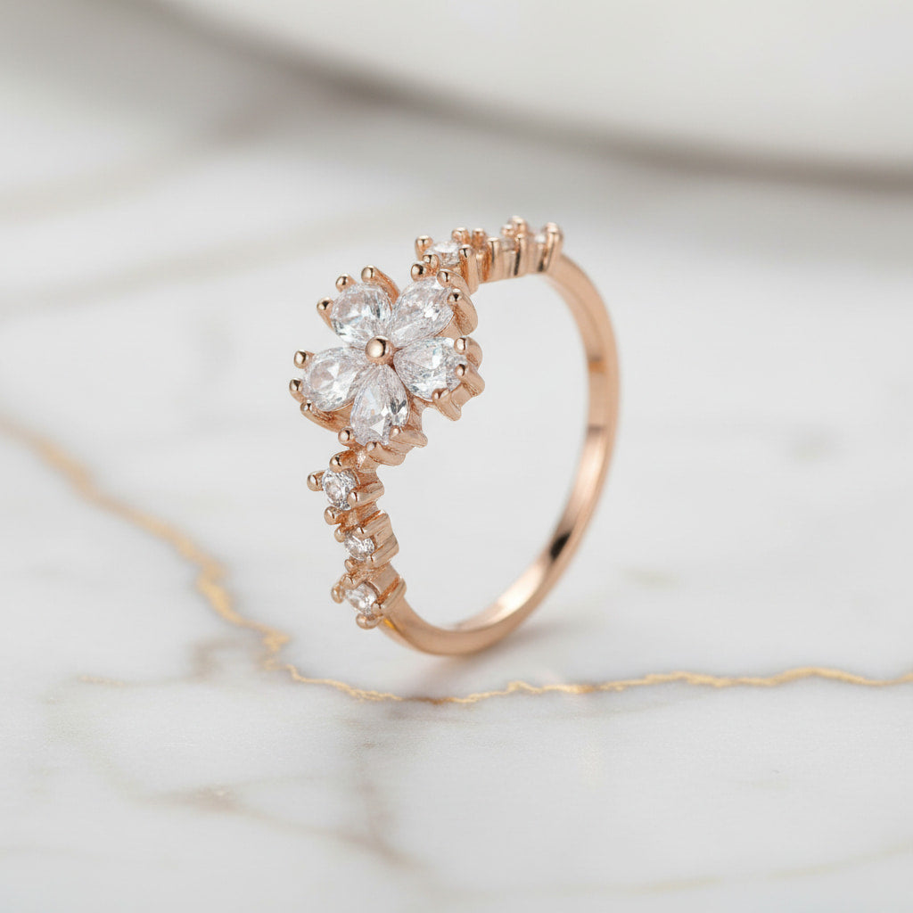 Ring in Roségold mit strahlender Blumenverzierung CrystalScents