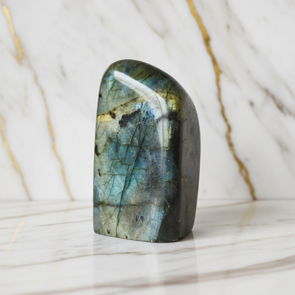 Labradorit Freiform – Mystisches Naturhighlight CrystalScents