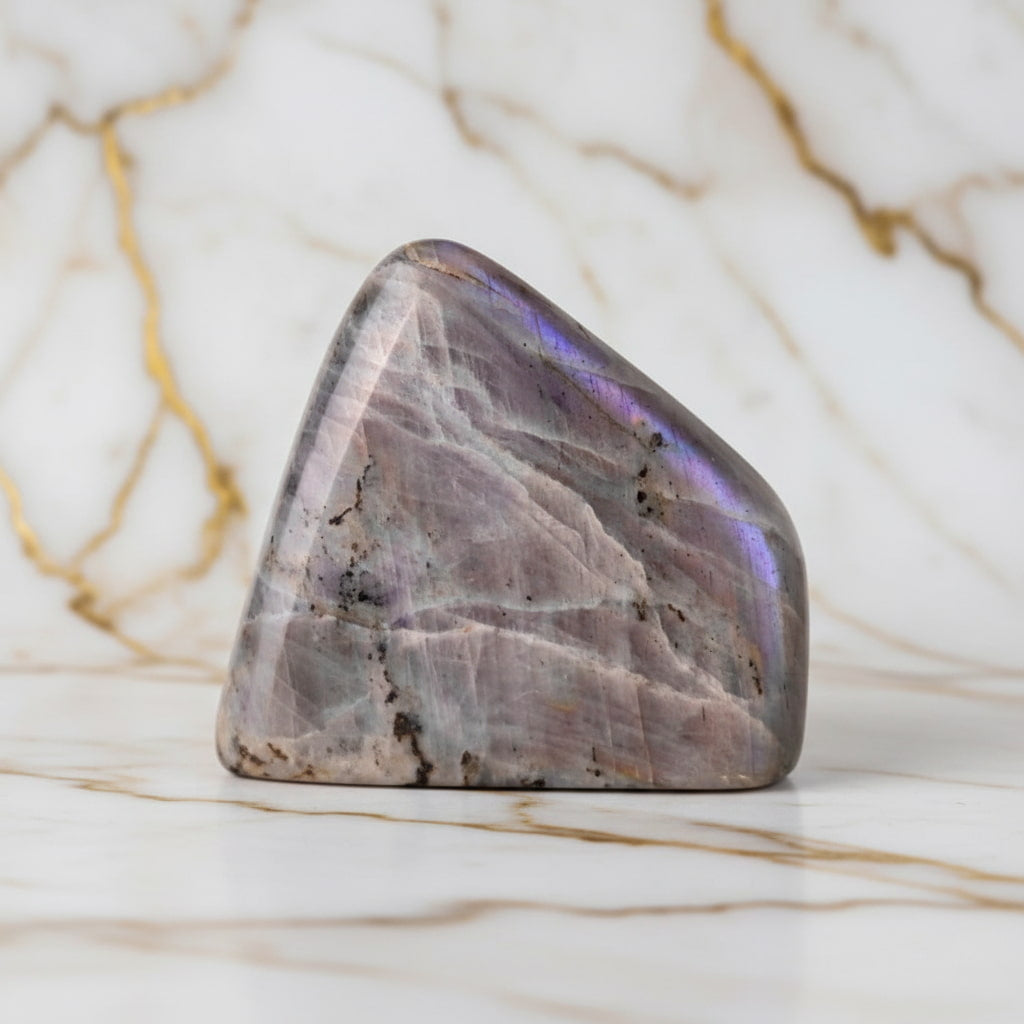 Labradorit Sunset Freiform – Mystisches Farbenspektakel CrystalScents