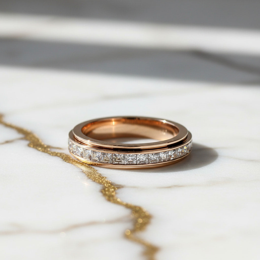 Ring mit drehbarem Design – stilvolles Highlight für funkelnde Eleganz CrystalScents