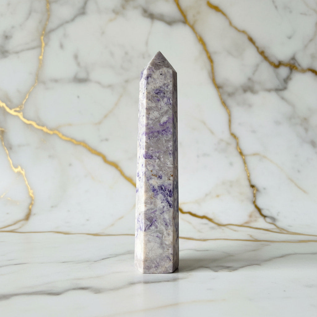 Charoit Obelisk – Energie & Stärke JETZT sichern CrystalScents