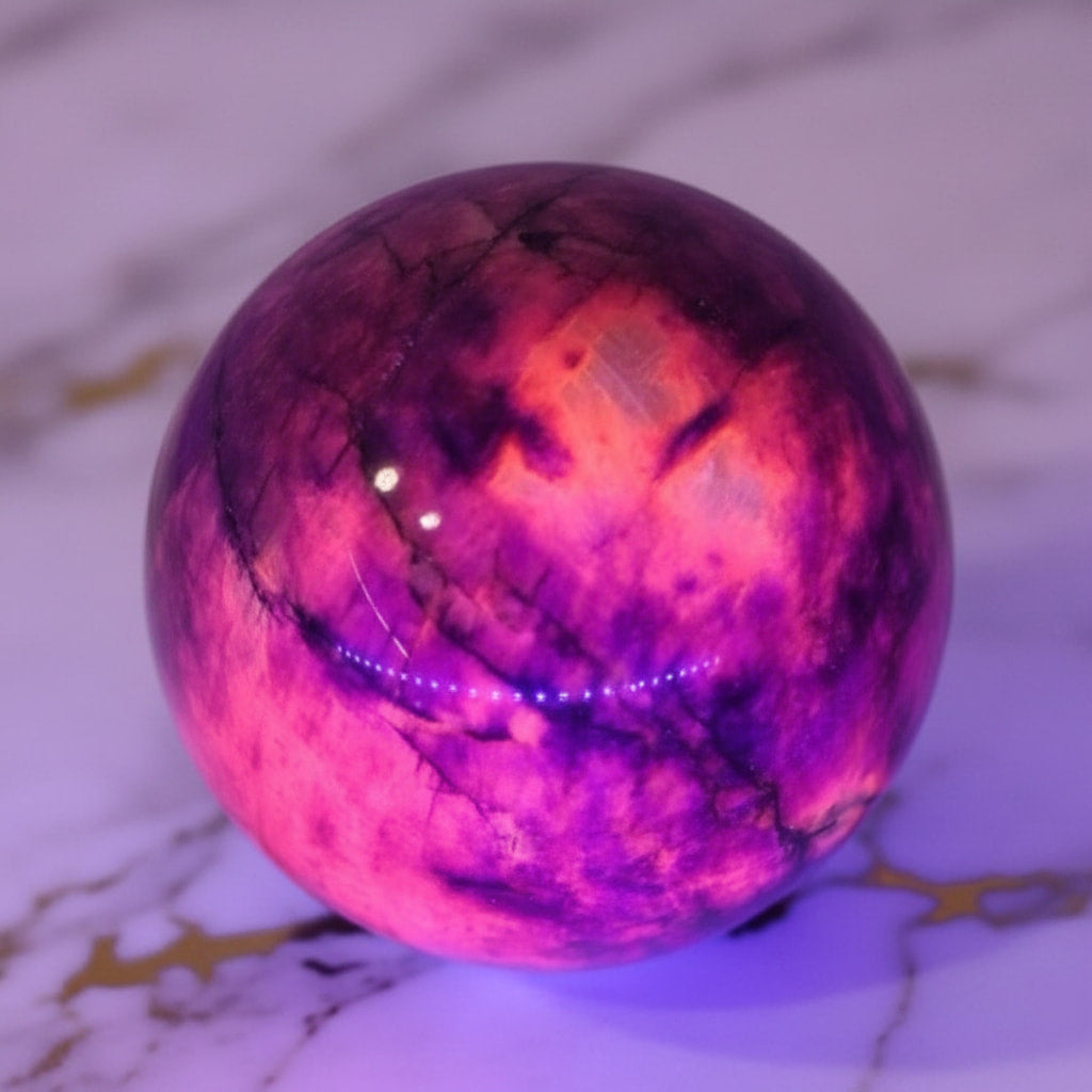 Lila Mondstein Kugel - Leuchtende Magie CrystalScents