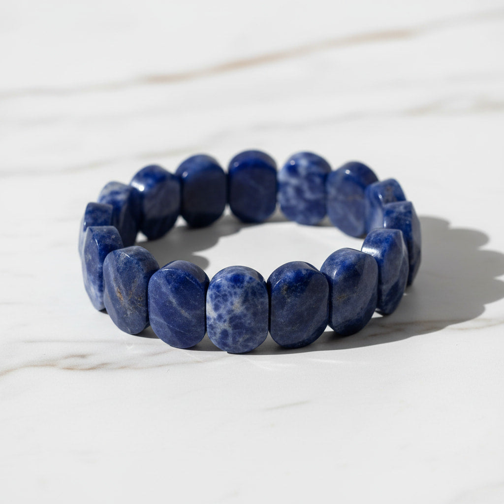 Sodalit Armband – Facettierte Klarheit
