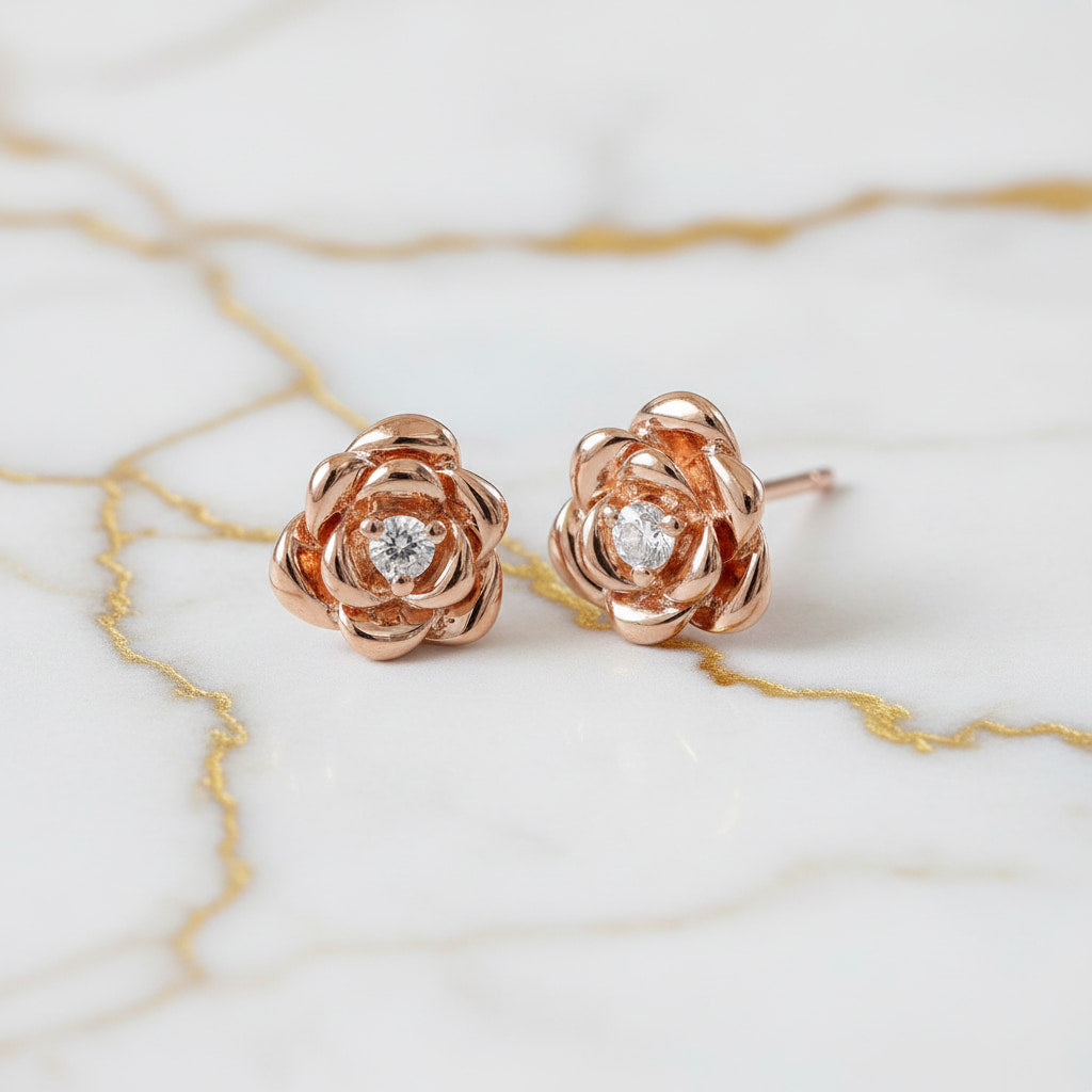 Ohrstecker Roségold – Filigrane Rosenform JETZT entdecken CrystalScents