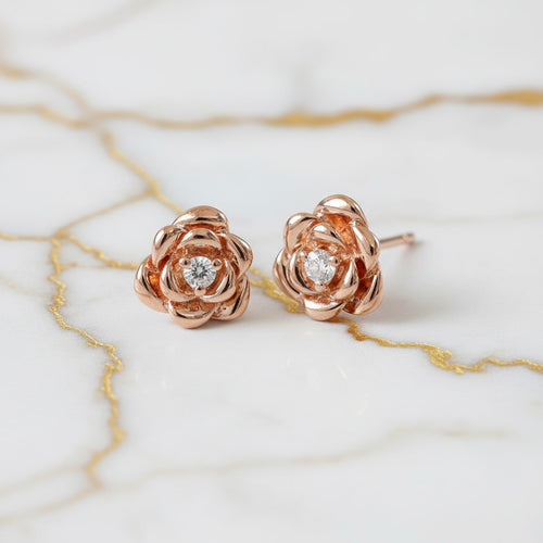 Ohrstecker Roségold – Filigrane Rosenform JETZT entdecken CrystalScents