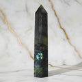Labradorit Obelisk – Inspiration & Selbstvertrauen CrystalScents