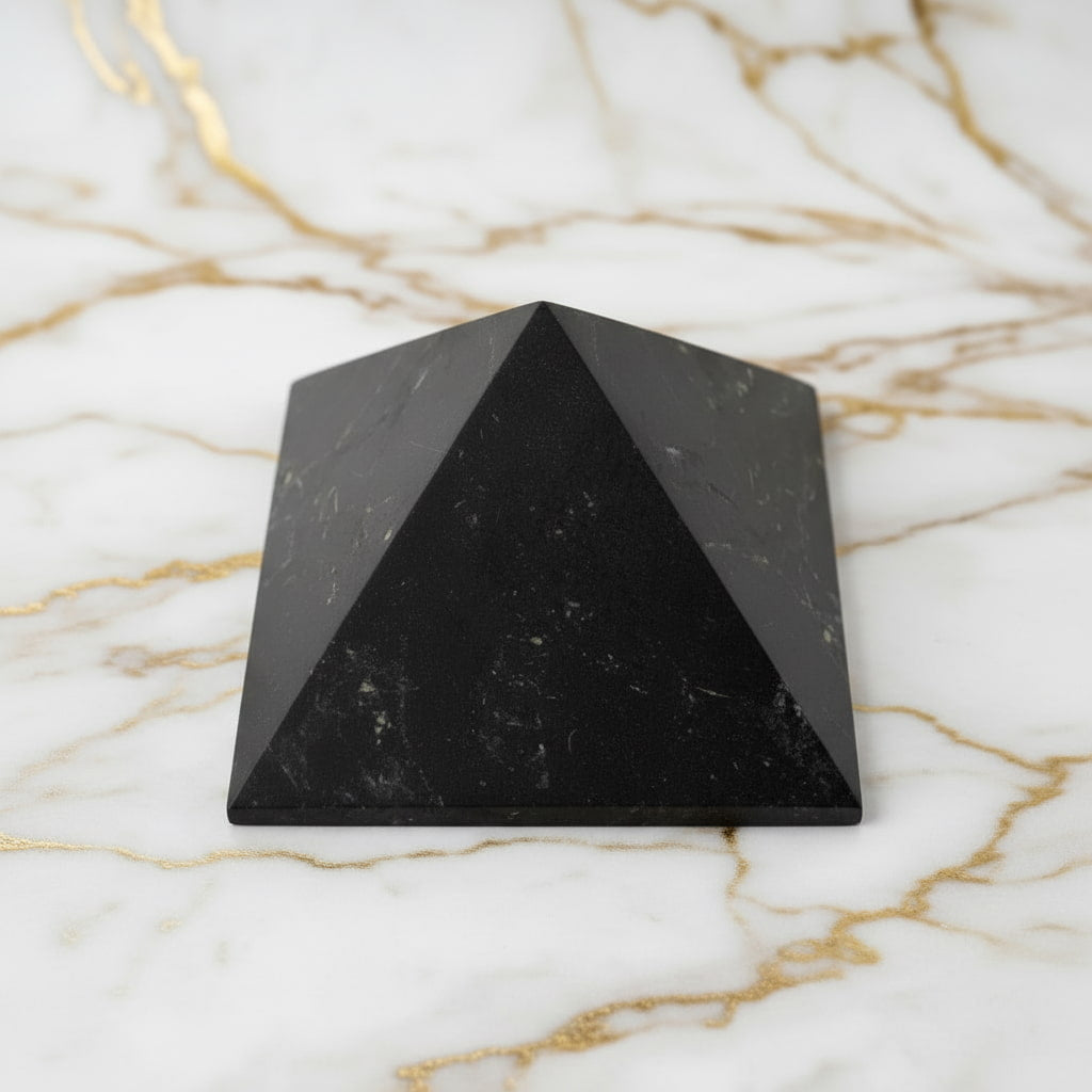 Shungit Pyramide – Ruhe & Ausgeglichenheit CrystalScents