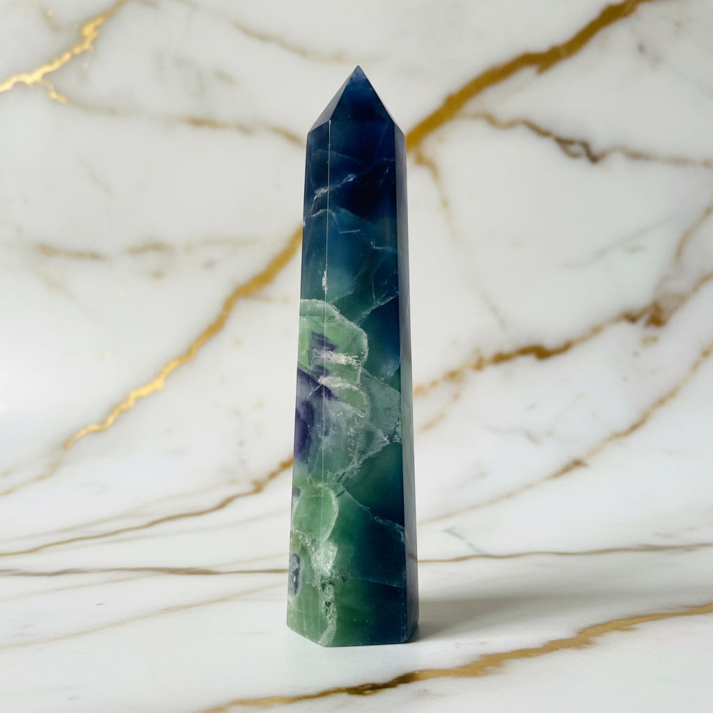 Fluorit Obelisk – Dekorativer Kristall fürs Zuhause CrystalScents