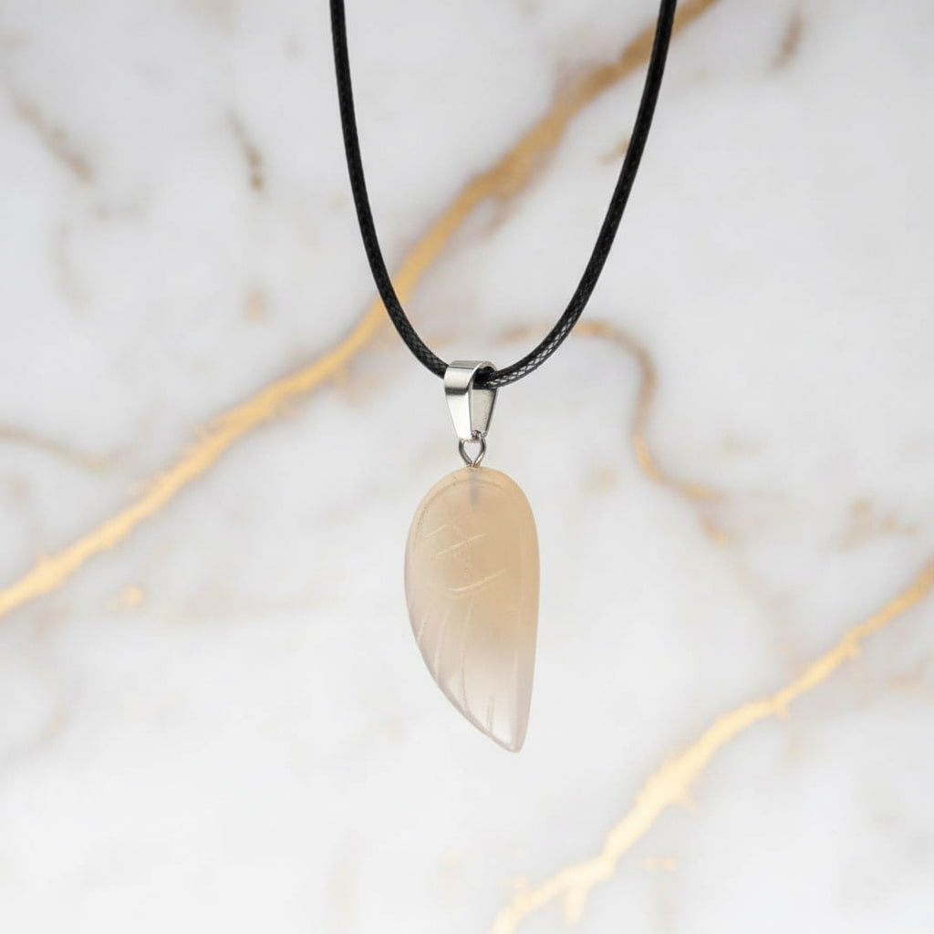 Achat Halskette – Flügel Anhänger für Stil & Harmonie CrystalScents