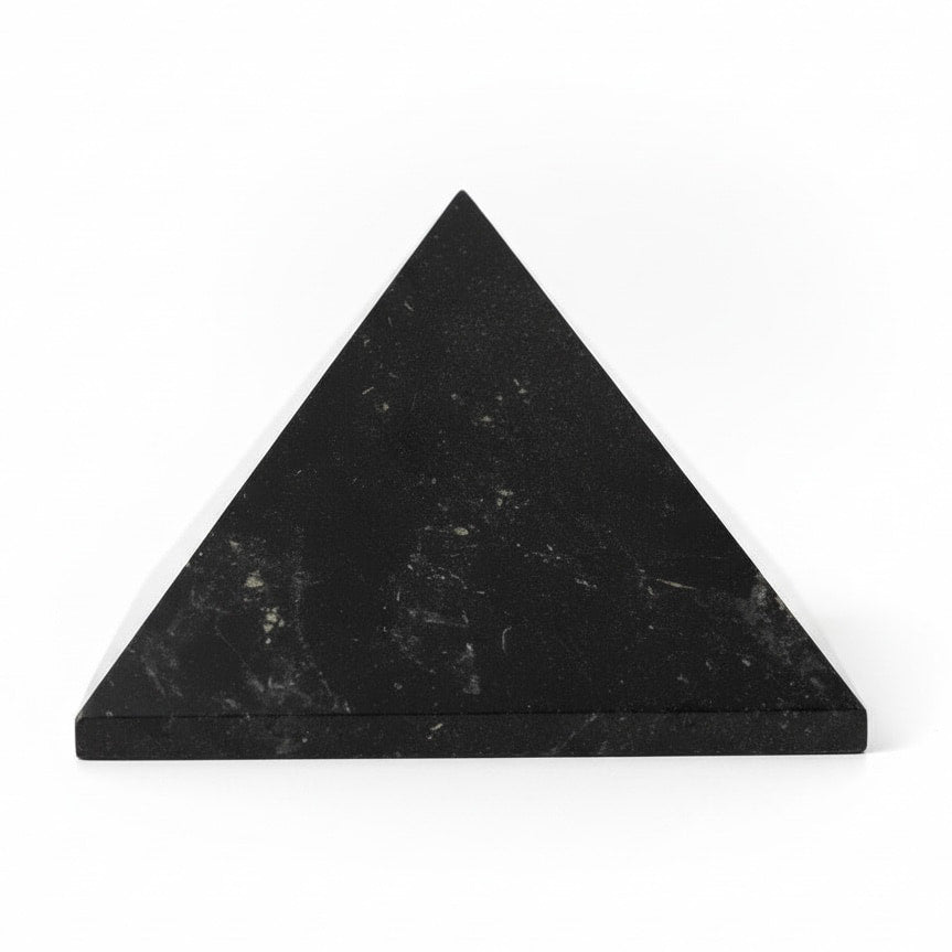 Shungit Pyramide – Ruhe & Ausgeglichenheit CrystalScents
