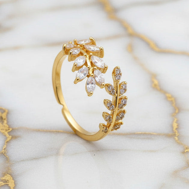 Ring mit Blatt-Design in Weiß – für charmante Präsenz CrystalScents