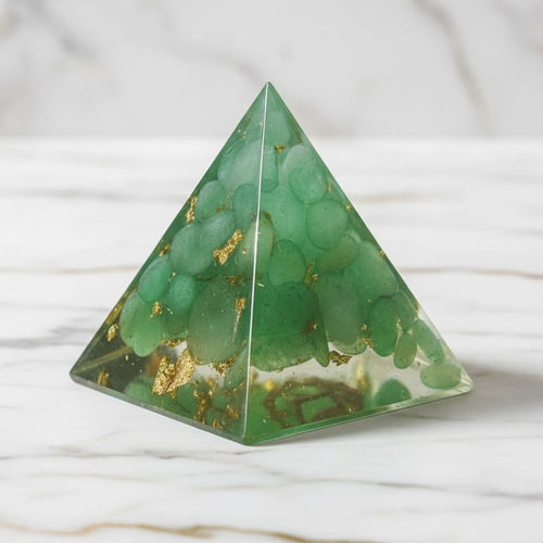 Mini Aventurin Pyramide – Frischer Akzent fürs Zuhause CrystalScents