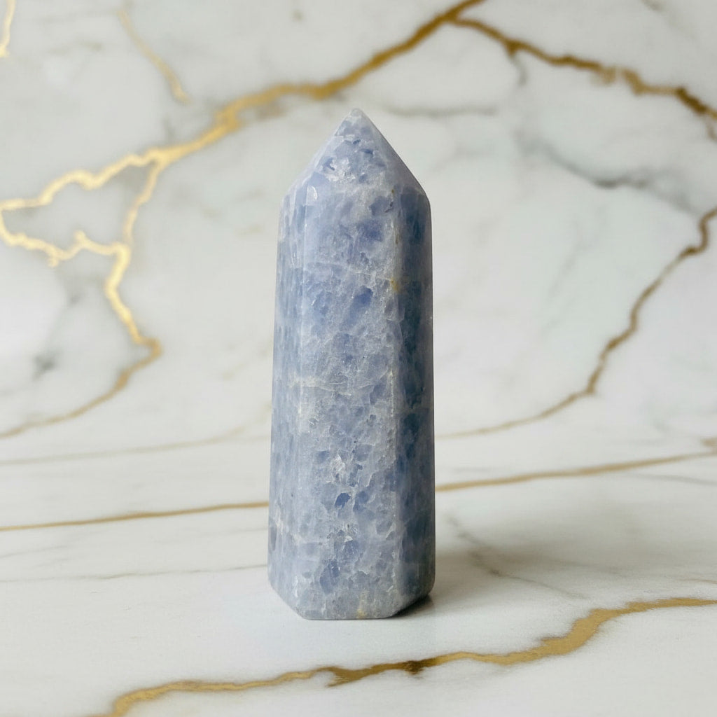 Celestit Obelisk – Ruhe & Gelassenheit CrystalScents