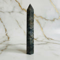 Labradorit Obelisk – Kreativität & Leidenschaft
