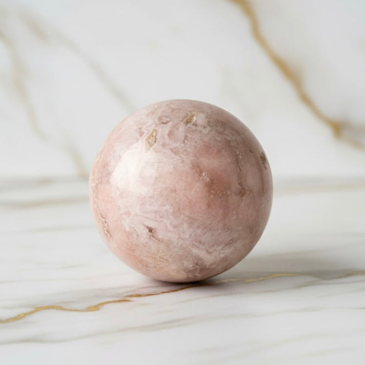 Rosa Amethyst Kugel – Sanfte Begleiterin & Harmonie CrystalScents