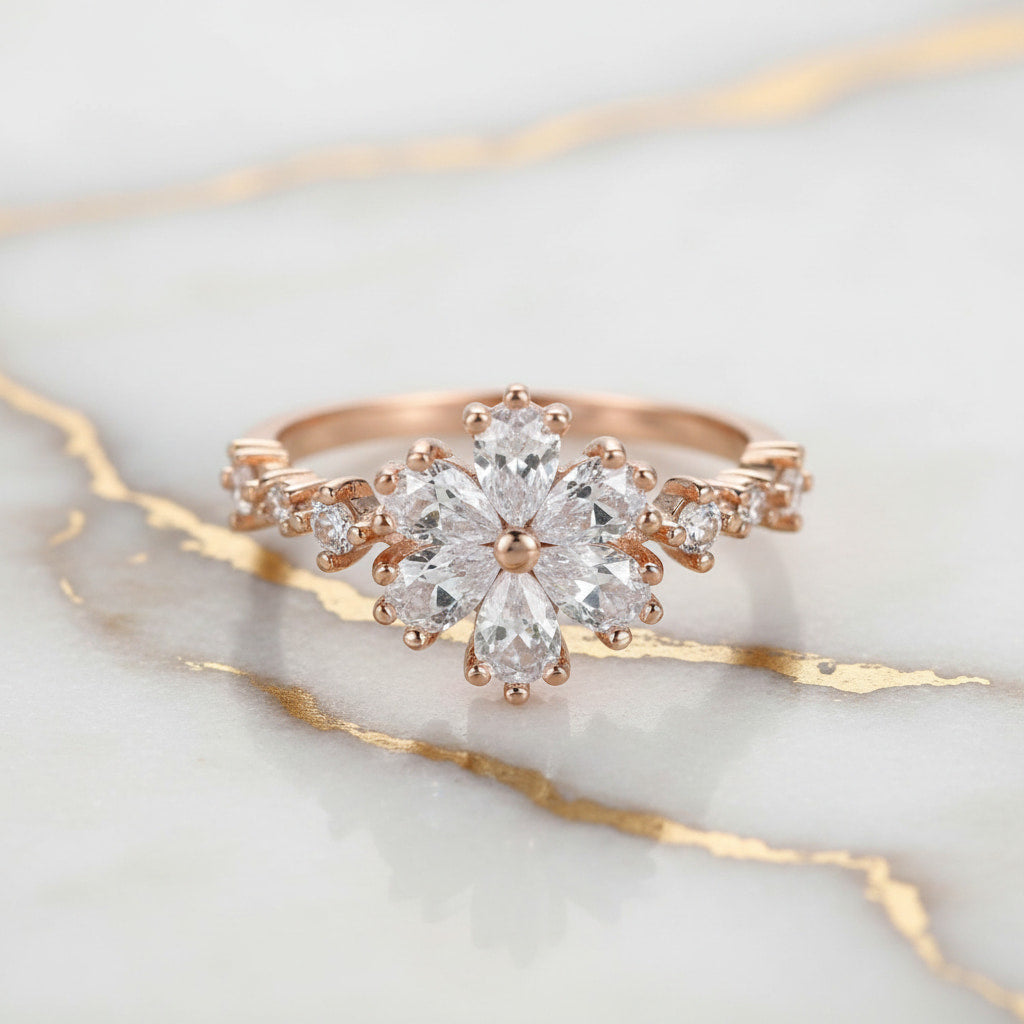 Ring in Roségold mit strahlender Blumenverzierung CrystalScents