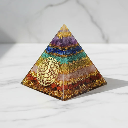 Orgonit Chakra Pyramide – Harmonische Energie CrystalScents