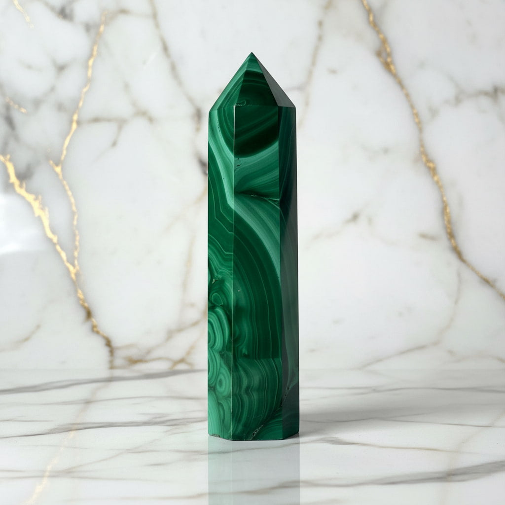 Malachit Obelisk – Kraftstein in Grün JETZT sichern CrystalScents