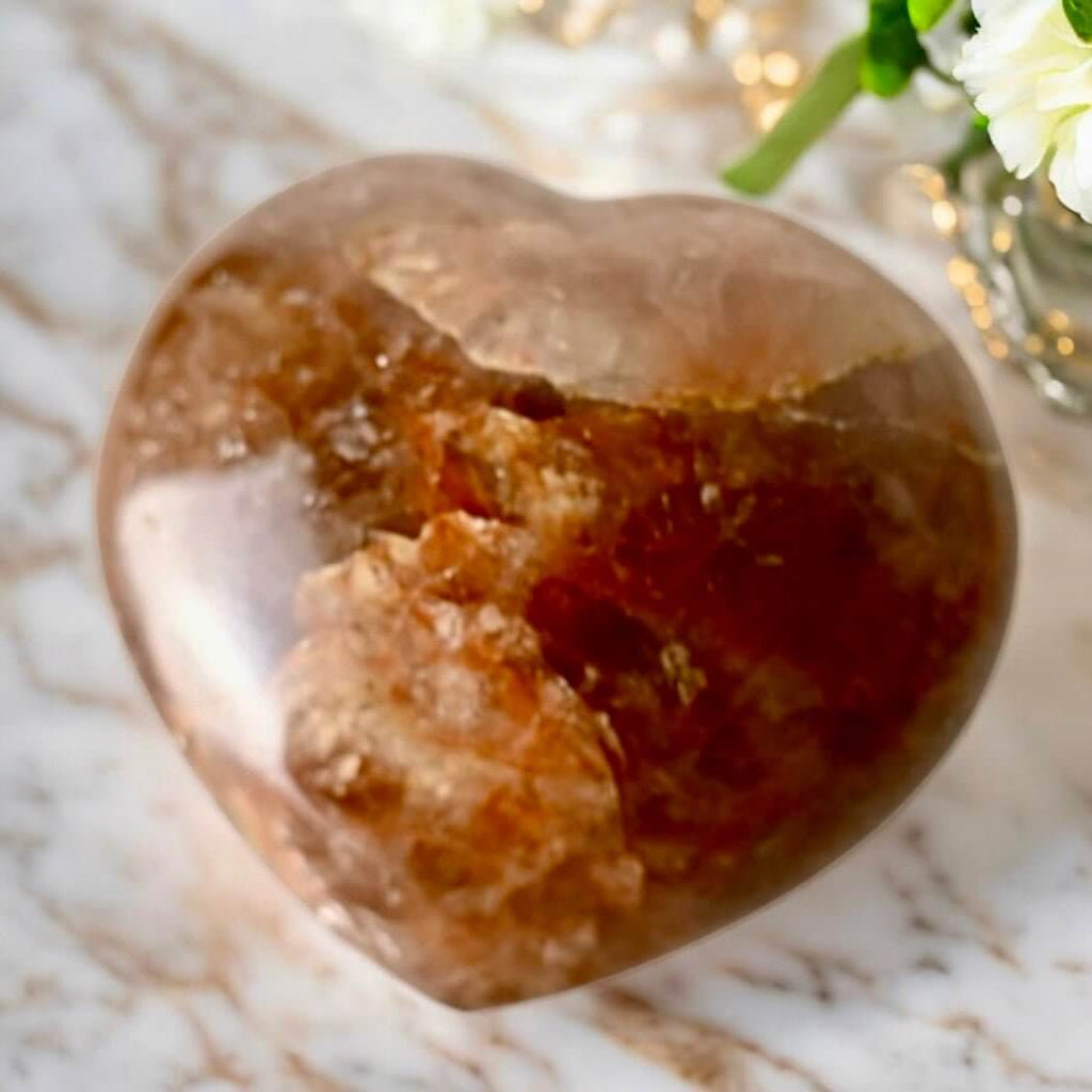 Feuerquarz Herz – energiegeladenes Edelsteinjuwel für Leidenschaft und Lebensfreude