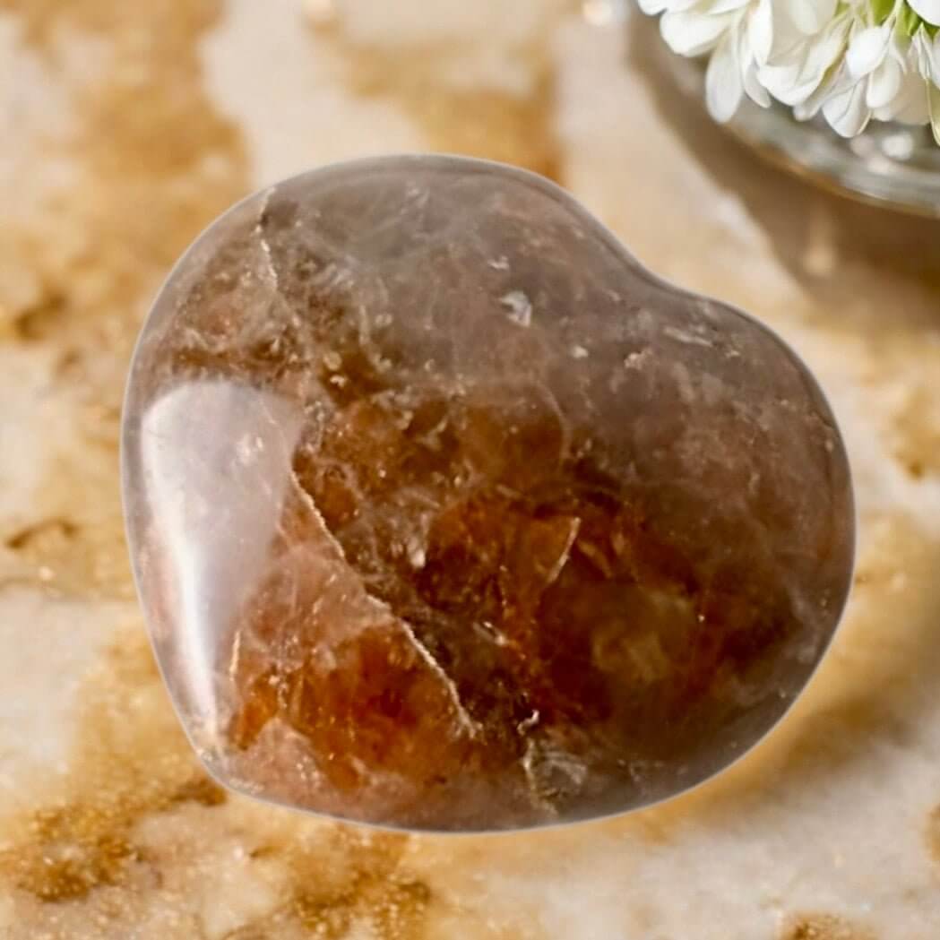 Feuerquarz Herz – energiegeladenes Edelsteinjuwel für Leidenschaft und Lebensfreude