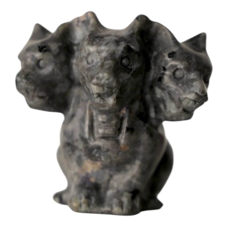 Flammenstein „Zerberus“ – Mystische Skulptur, die unter UV-Licht spektakulär erstrahlt