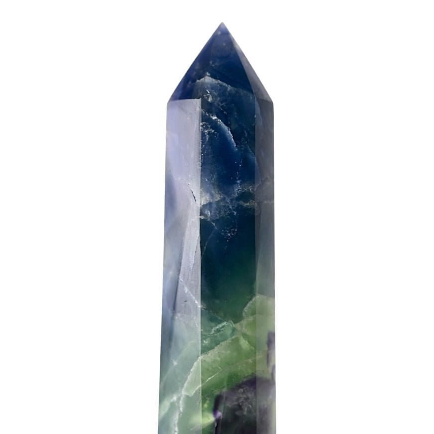 Dreifarbiger Fluorit Obelisk – dekorativer Edelstein für Wohn- oder Arbeitsbereich