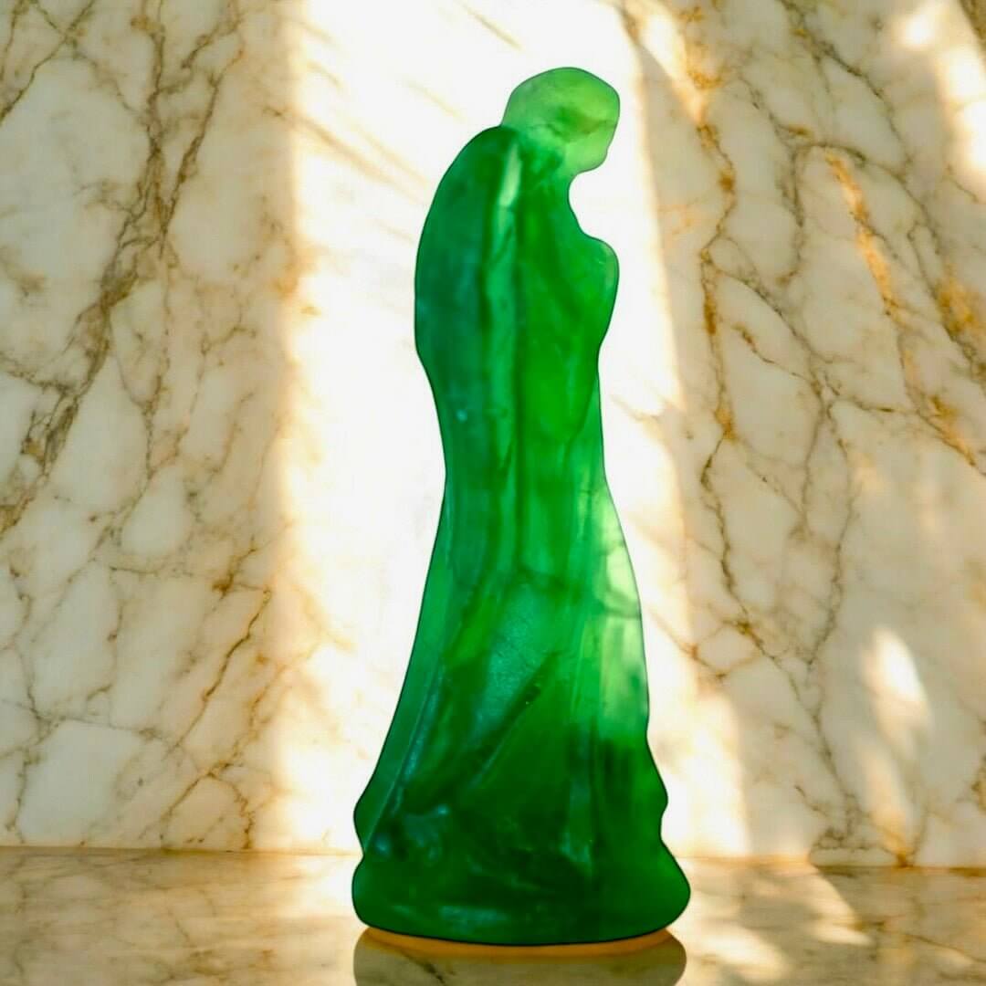 Grüner Fluorit Engel – Zartes Kristallobjekt für friedvolle Dekoration