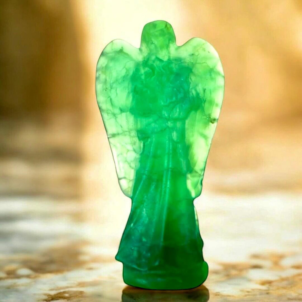 Grüner Fluorit Engel – Zartes Kristallobjekt für friedvolle Dekoration
