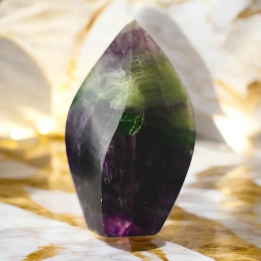 Farbintensive Flamme aus Fluorit – Ausdrucksstarkes Naturjuwel für Sammler und Dekoration