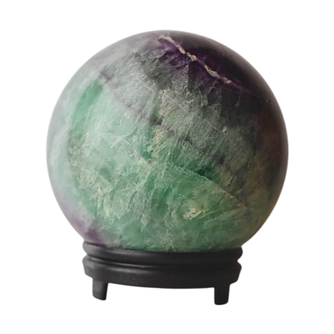 Fluorit Kugel in kräftigem Grün und Lila – dekoratives Highlight für Zuhause