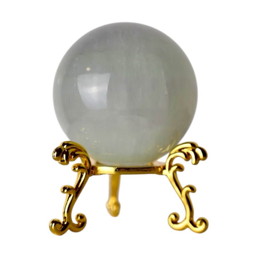 Eisblau schimmernde Fluorit Kugel – kühle Eleganz aus der Natur