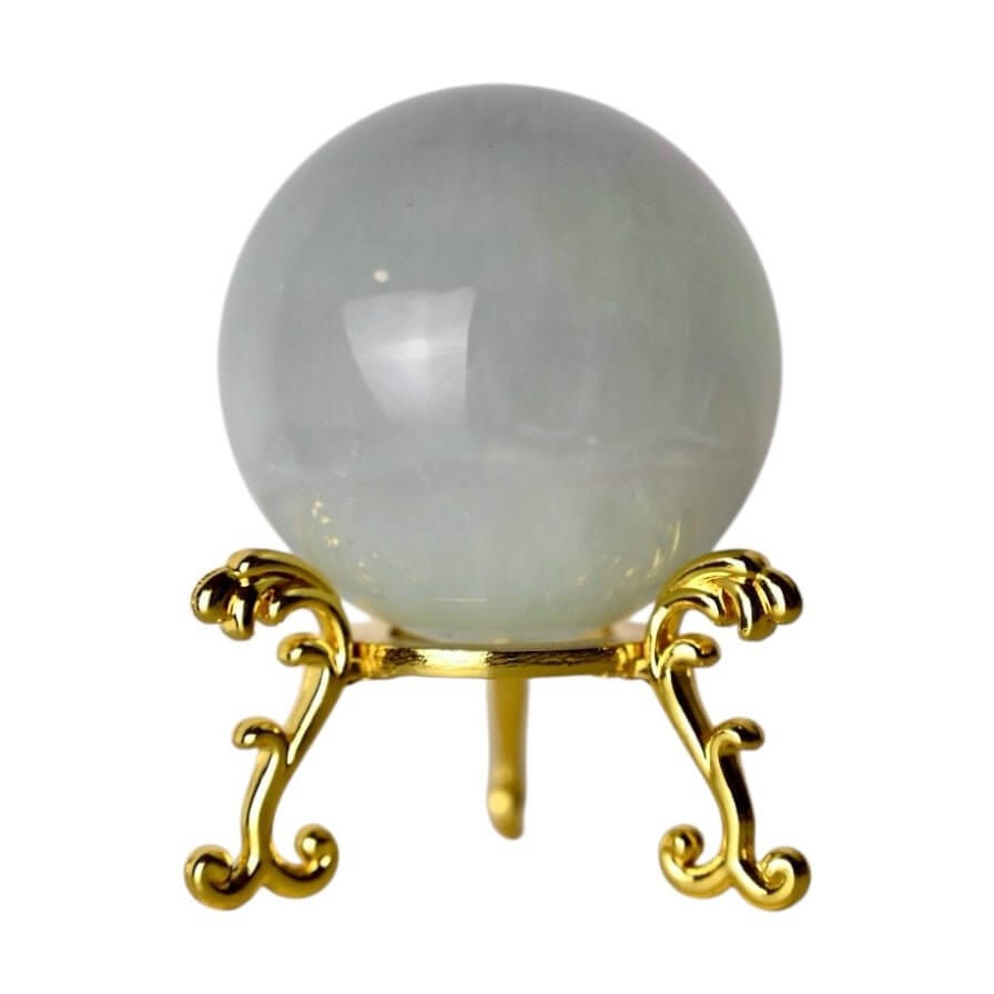 Eisblau schimmernde Fluorit Kugel – kühle Eleganz aus der Natur